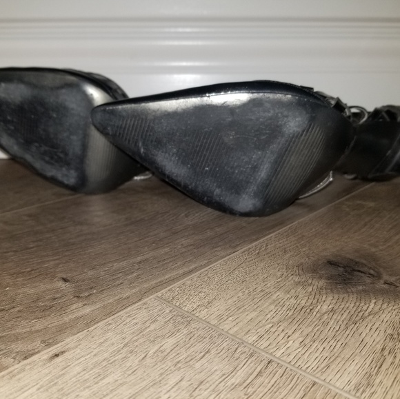 Carlos Santana Black Patent Mary Jane Heels - Picture 3 of 3